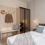 Luxury Dolac Near Split, Airport, Complete Privacy, Infinity Heated Pool Marina