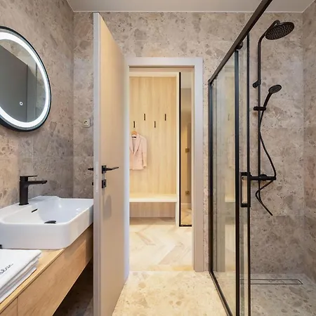 Luxury Dolac Near Split, Airport, Complete Privacy, Infinity Heated Pool