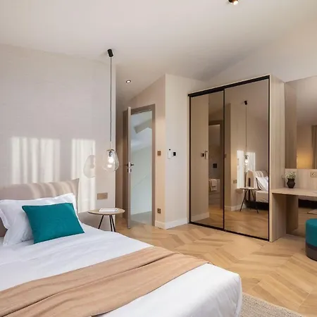Luxury Dolac Near Split, Airport, Complete Privacy, Infinity Heated Pool Villa Marina