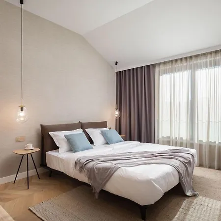 Luxury Dolac Near Split, Airport, Complete Privacy, Infinity Heated Pool Villa