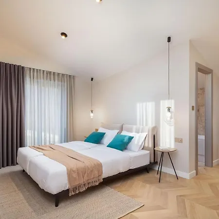 Luxury Dolac Near Split, Airport, Complete Privacy, Infinity Heated Pool
