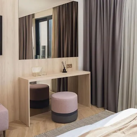 Luxury Dolac Near Split, Airport, Complete Privacy, Infinity Heated Pool
