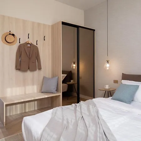 Luxury Dolac Near Split, Airport, Complete Privacy, Infinity Heated Pool Marina