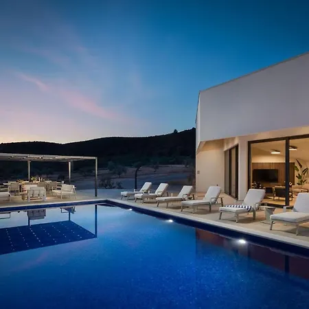 Villa Luxury Dolac: Private Oasis With Heated Infinity Pool *