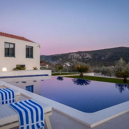 Luxury Dolac: Private Oasis With Heated Infinity Pool Villa
