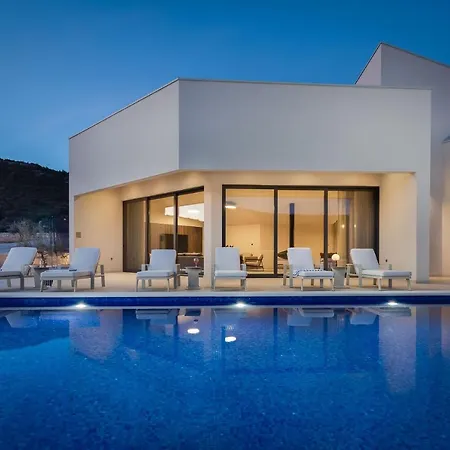 Villa Luxury Dolac: Private Oasis With Heated Infinity Pool