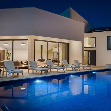 Villa Luxury Dolac: Private Oasis With Heated Infinity Pool *