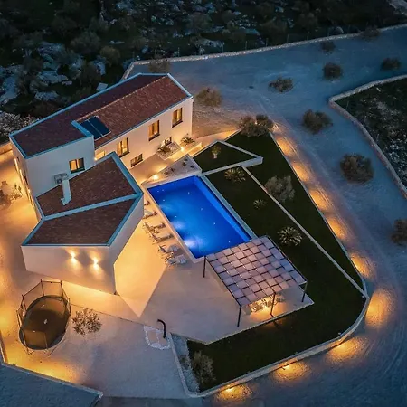 Villa Luxury Dolac: Private Oasis With Heated Infinity Pool Marina