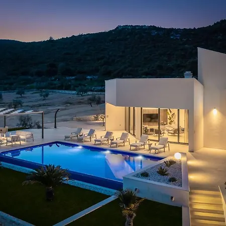 Luxury Dolac: Private Oasis With Heated Infinity Pool Marina